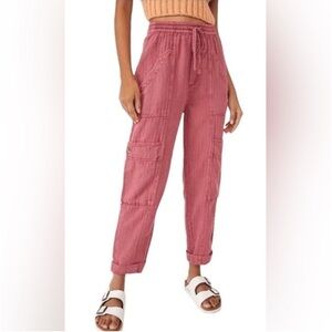 🌺🌺Flowers for 2 baggy cargo pants (fit up to size 10US)